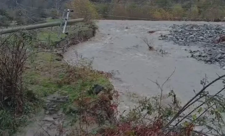 Izolohen 10 fshatra, shembje urash dhe rrugësh në disa fshatra në Mirditë
