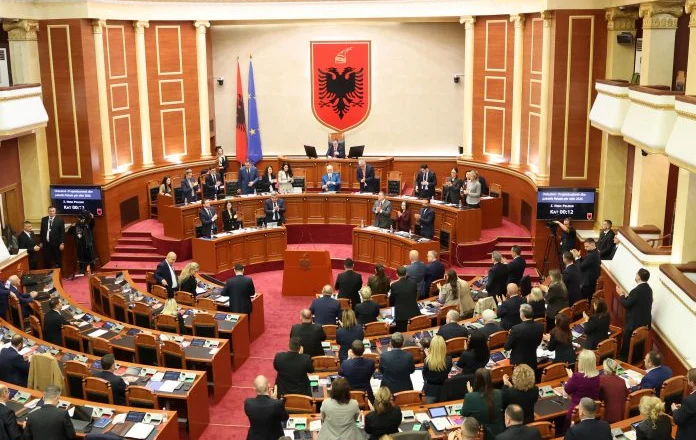 Ja çfarë përfitojnë shqiptaret nga Paqja Fiskale, miratohet në parim projektbuxheti 2026, dy deputetë të PS dalin nga..