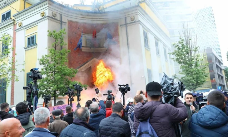 Ja si Belinda Balluku financoi njerëzit e PD për të hedhur bomba molotov në bashkinë socialiste të Tiranës…