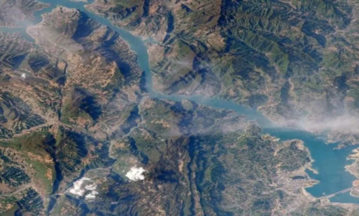 Japonia mposht Kinën, arrin mrekullinë e shndërrimit të ujit të kripur në energji