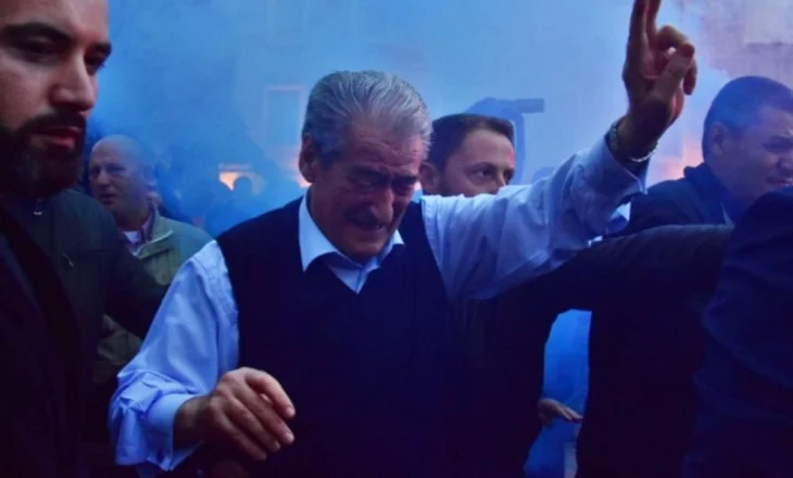 ‘Jemi sot para pallatit të krimit’/ Berisha thirrje të forta para Kryeministrisë: Pushtues i egër…