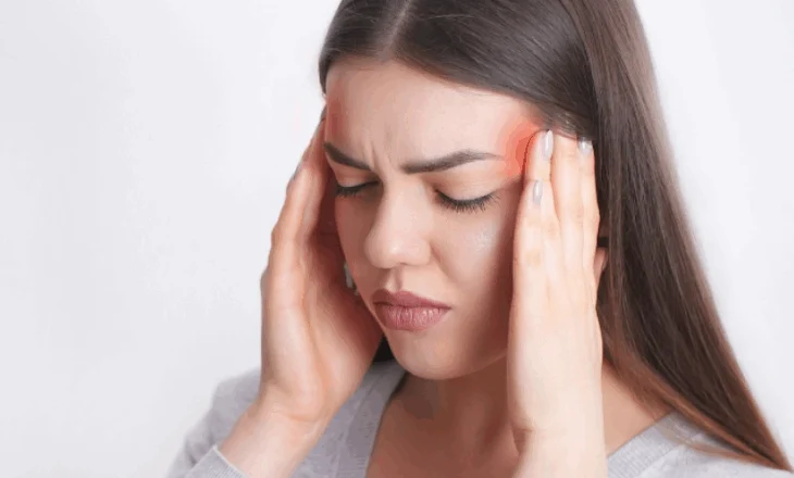 Jo menjëherë ilaçe, ja 6 ushqime që ndihmojnë në lehtësimin e dhimbjes së kokës