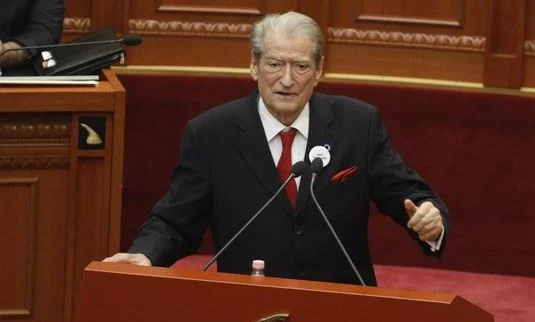 “Ju jeni mafia më e rrezikshme në Europë”/ Berisha me tone të ashpra në Kuvend: Jeni hajdutët më të mëdhenj