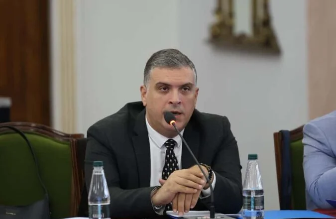 “Ju nuk ngopeni!”/ Blushi debate me Ballën: Kush i vodhi fondet fermerëve? Të ngrihet Komision Hetimor për IPARD