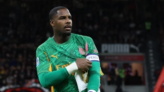 Juventusi “hedh grepat” për Maignan. “Joshje” franceze, ja si Comolli mund ta bindë portierin e Milanit