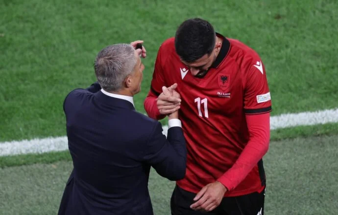 “Kam folur me Armando Brojën, ja pse u mërzit”! Silvinjo: Nuk jemi të çmendur dhe s’po e fusim në mbrojtje, shikoni rastin e Uzunit