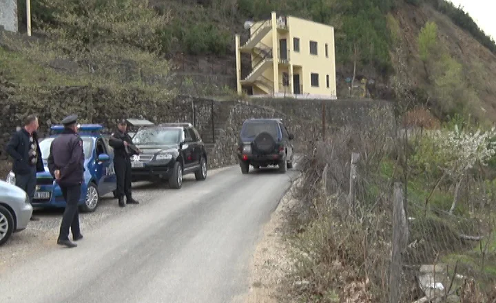 Kanosi një shtetas me armë, arrestohet 42-vjeçari në Këlcyrë