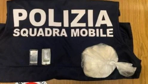 Kapet me kokainë të fshehur në të brendshme/ Gjykata vendos paraburgimin, shpallet në kërkim i riu shqiptar