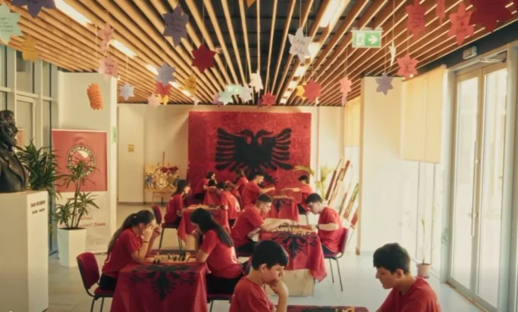 ‘Kartolinë nëntori’, kryeministri Rama publikon videon e nxënësve të shkollës Sami Frashëri