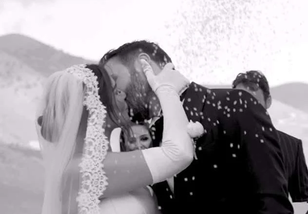 Këngëtarja shqiptare surprizon ndjekësit me lajmin e ëmbël të shtatzënisë