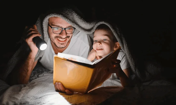 Këshilla e thjeshtë e Einstein për fëmijë më të zgjuar, nuk ka të bëjë fare me orët e gjata të studimit