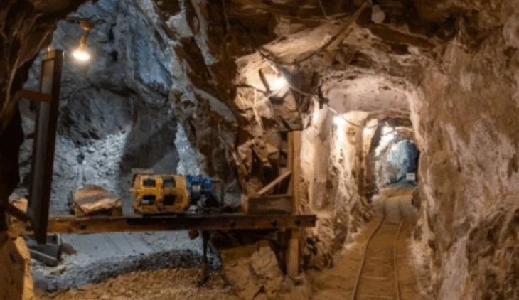 Kiina zbulon depozitën më të madhe të arit