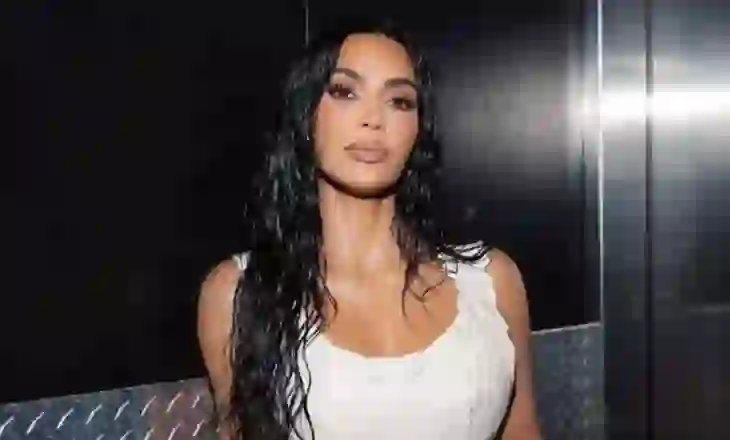 Kim Kardashian bën marketing me tallje: Ja si shfrytëzon kritikat për serialin e saj