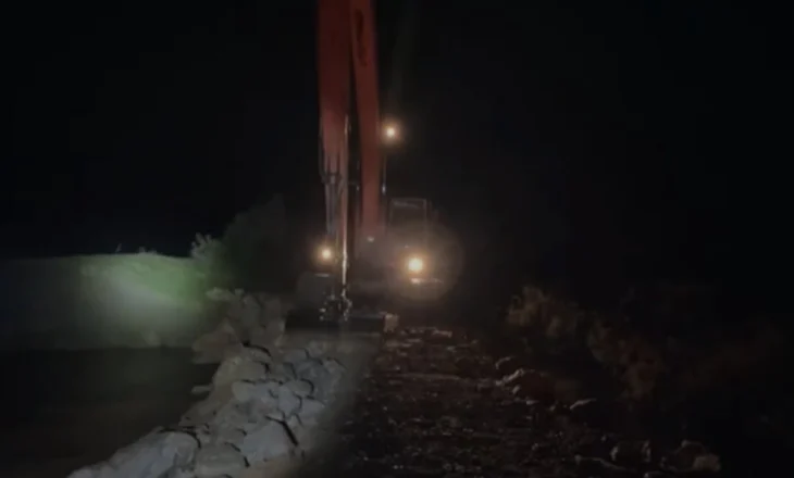 Kishte përmbytur qindra hektarë tokë bujqësore dhe rrethuar dhjetëra banesa, mbyllet pas 48 orësh argjinatura e çarë në lagunën e Vainit