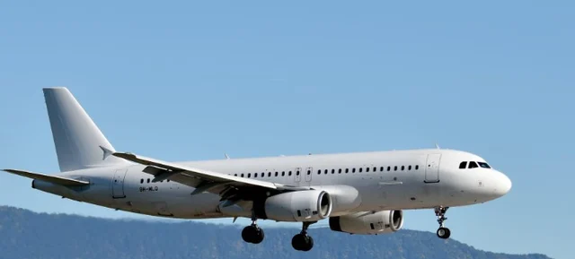 Kolaps ajror në Mbretërinë e Bashkuar/ Problemi në software sjell vonesa dhe ndërprerje fluturimesh