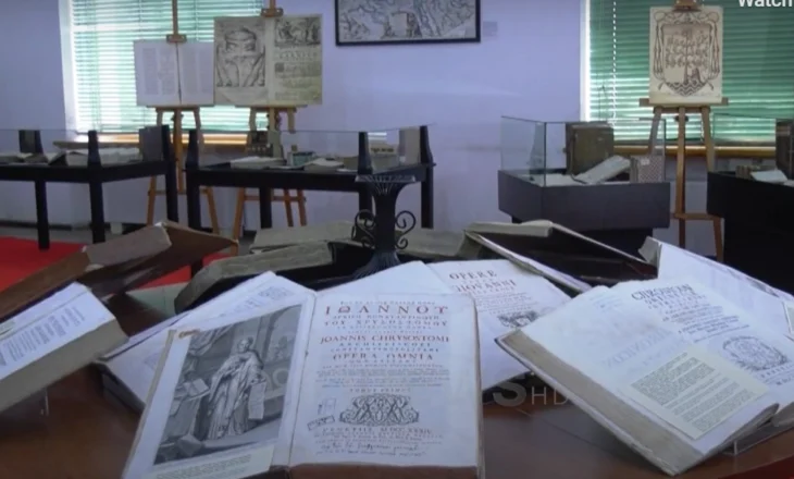 KOLEKSIONI I RRALLË I BIBLAVE/ Udhëtim në historinë e përkthimit të shkrimeve të shenjta në shqip