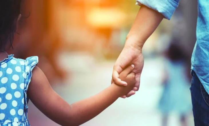 Kompensimi për fëmijët nën 18 vjeç do përfitohet edhe me 1 muaj punësim