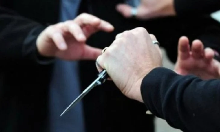 “Konflikti nisi për një koment në TikTok”/ Plagosi bashkëmoshatarin, 14-vjeçari: Thikën e nxorra për ta trembur