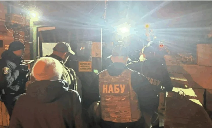 Kontroll në zyrën e shefit të stafit të Zelenskyt nga autoritetet ukrainase kundër korrupsionit