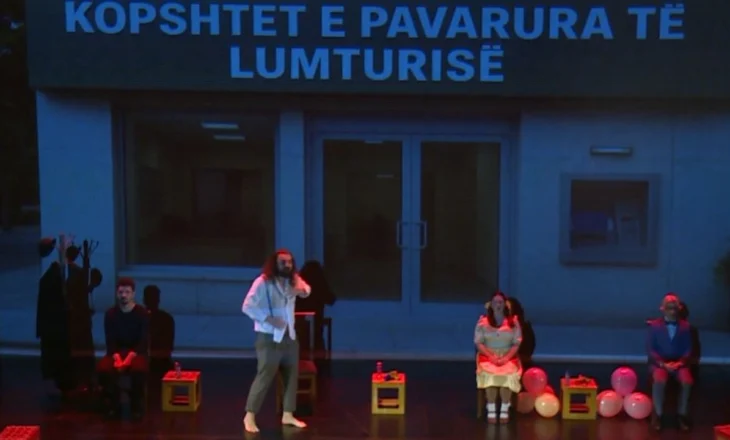 “Kopshtet e pavarura të lumturisë”/ Vepra e Albri Bahushës vendoset në skenë nga i biri pas ndarjes nga jeta