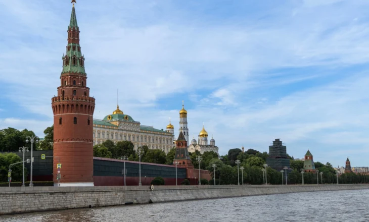 Kremlini shpreson për takimin Putin-Trump dhe diskuton shkëmbimin e të burgosurve me Ukrainën