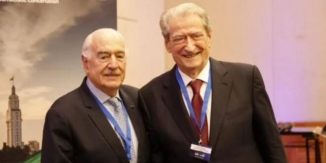 Kreu i CDI poston foton me Berishën pasi kreu i PD u zgjodh nënkrytar i kësaj organizate