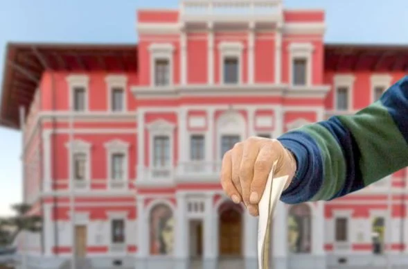 “Kriset” bastioni i PS, zgjedhjet në Vlorë mes akuzave për korrupsion e patronazhim, ja çfarë po ndodh