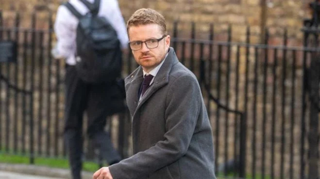 Krizë në Partinë Laburiste në Britani, Ministrat kërkojnë shkarkimin e shefit të stafit të Starmer pas përplasjes me sekretarin e Shëndetësisë