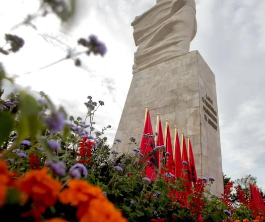 Kryeministri Rama uron shqiptarët për 29 Nëntorin: “Ju uroj një fundjavë të paqtë”