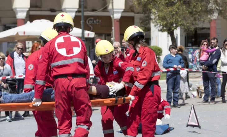 Kryqi i Kuq përballet me krizë financiare, shkurton 3,000 vende pune dhe 17% të buxhetit