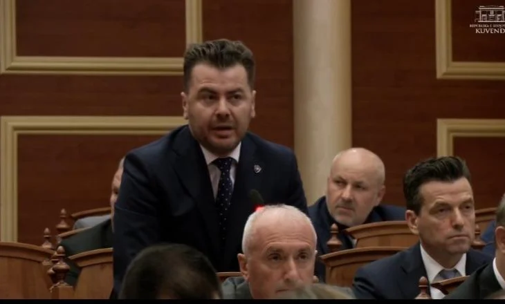 “Ku është Rama dhe Balluku?!”/ Deputeti Kapri, akuza të ashpra: Halli dihet, sepse ka një dosje në SPAK