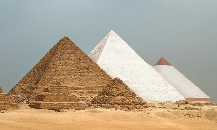 Ku mbeti shtresa fillestare e Piramidave të Egjiptit?