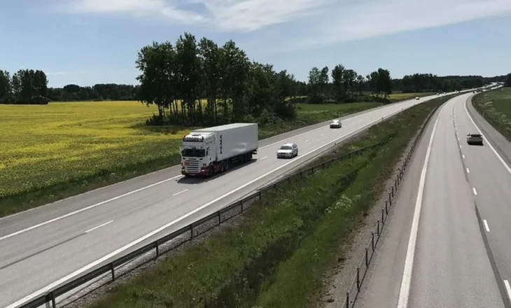 Kufizime të reja për makinat dhe kamionët, ja çfarë parashikon Kodi Rrugor i ri