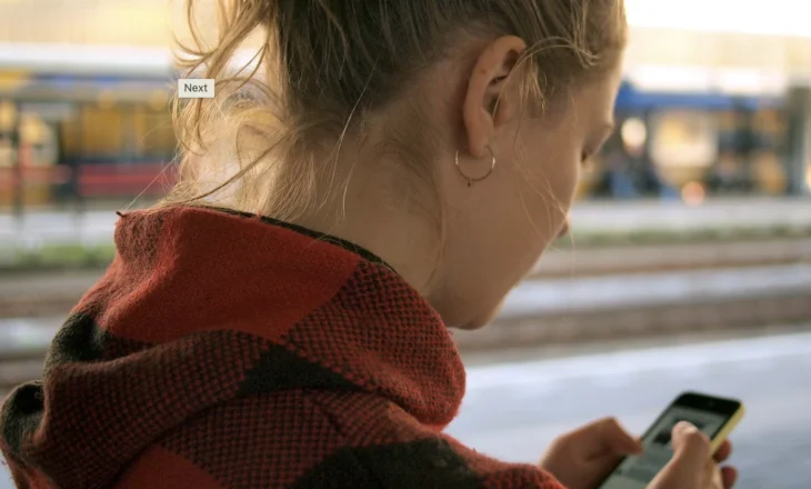 Kujdes, mos e mbani telefonin në dorë sepse nuk do t’ju besojnë…