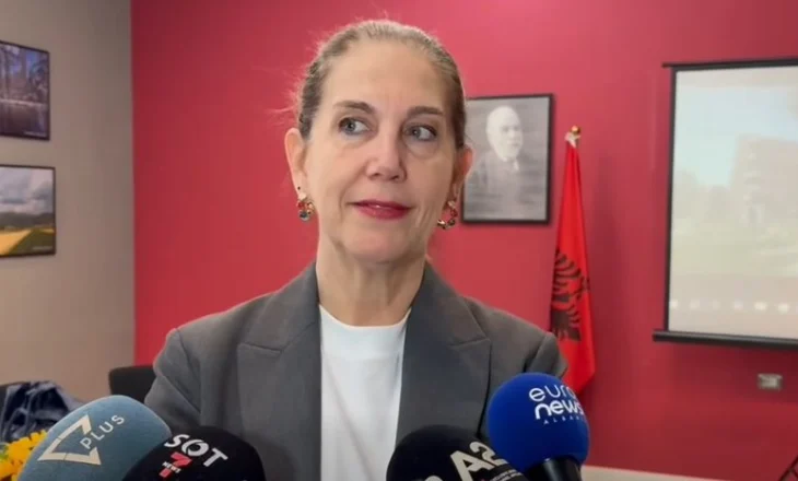 Kumbaro mbron “barazinë gjinore”: Ligji nuk ndikon në programet shkollore, nuk cenon familjen tradicionale