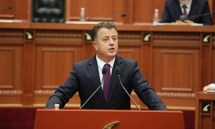 “Kur e ke radhën ti me vilë” – Flamur Noka shpërthen ndaj komentuesve: Merrni një brisk të ri dhe…