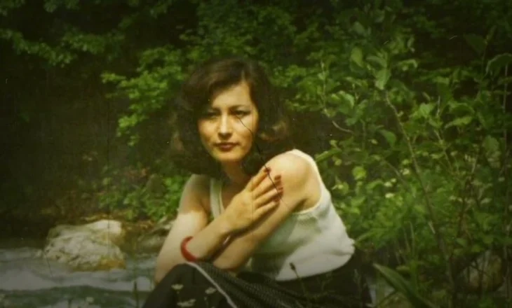 “Kur e përcolla Ylberin, ktheva hyna n’odë”/Dëgjojeni të kënduar nga Nazmije Hoxha (teksti dhe video)