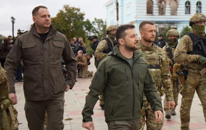 Kush është Andriy Yermak, aleati më i besuar i Zelenskyt dhe “numri 2” i Ukrainës?