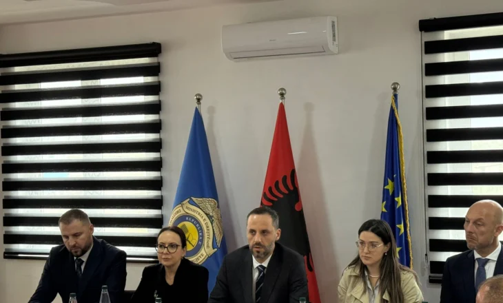 “Kushte të papranueshme trajtimi dhe sigurie”, Ministri i Drejtësisë flet për mbylljen e burgut të Bënçës: Punonjësit ngelen në sistem, garantohet transport falas (FOTO)