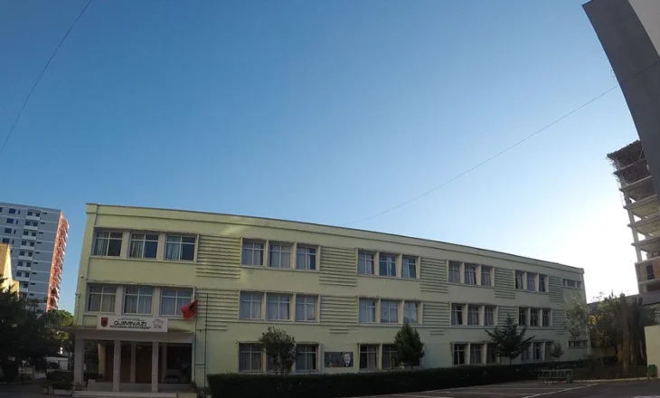 Laboratorë, klasa e terrene të reja sportive në gjimnazin “Konstandin Kristoforidhi”