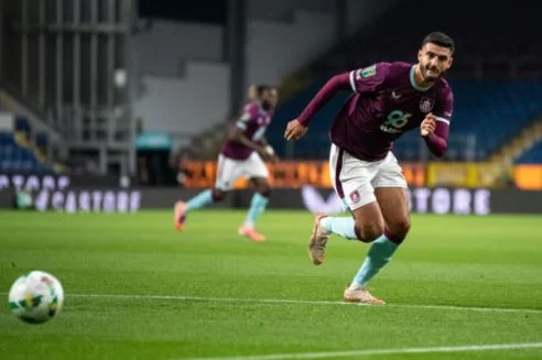 Lajme të mira për Brojën/ Sulmuesi rikthehet në Angli