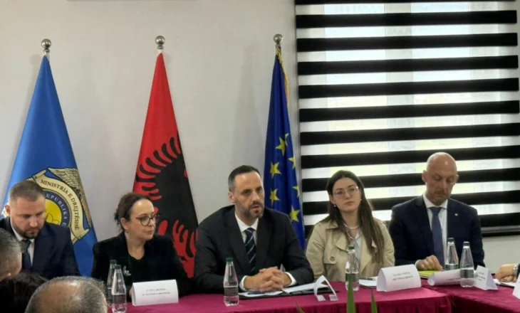 Lamallari mbledh drejtorët e burgjeve në Fier: Garantoni sigurinë dhe zbatimin besnik të ligjit!