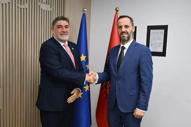 Lamallari në pritje të ambasadorit spanjoll/ Çfarë po ndodh pas dyerve të drejtësisë?