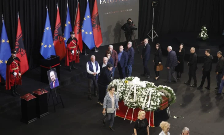 Lamtumira për Nanon në Sharrë, reagon Ngjela: Turp kombëtar, duhet të prehet në varrezat e personaliteteve të kombit