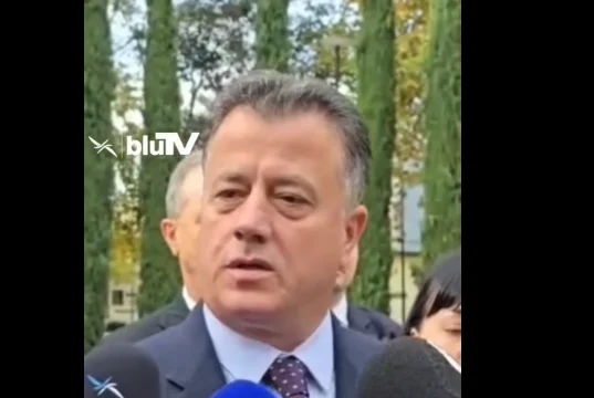 Lapsusi në Vlorë dhe përjashtimi i anëtares së PD-së, komentuesit “masakrojnë” Flamur Nokën