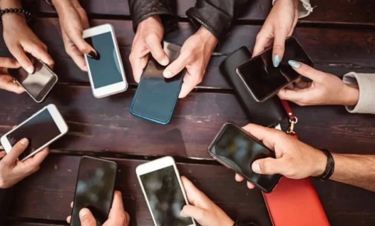 Largimi nga rrjetet sociale, përmirëson nivelin e depresionit dhe ankthit