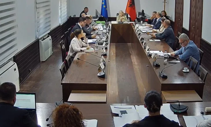 “Lëre aman të keqen”/ Përplasje me tone të ashpra mes Braçes dhe zv. Ministres së Infrastrukturës: Na trembët deputet, qetësohuni