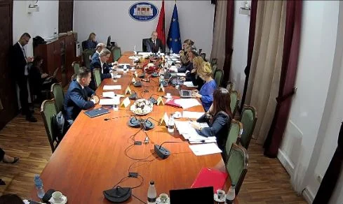 ‘Ligji nuk ndryshon gjininë…’- shprehet deputetja e PS