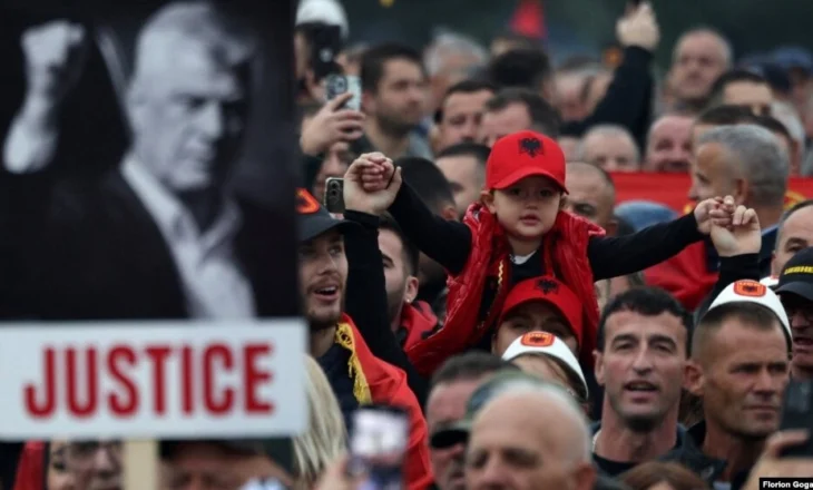 “Liri për ish komandantët e UÇK”, shqiptarë nga të gjitha trojet protestojnë sot në Strasburg