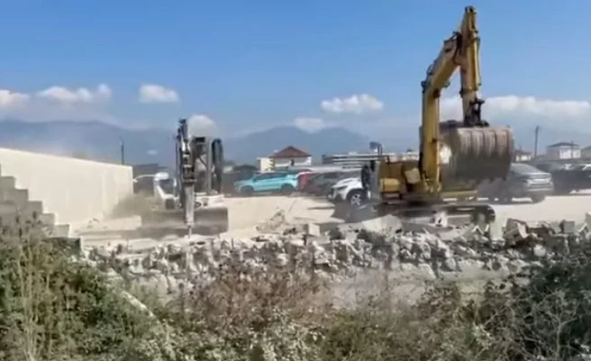 Lirimi i hapësirave publike, Rama publikon pamje nga Rinasi: Vijojmë punën…